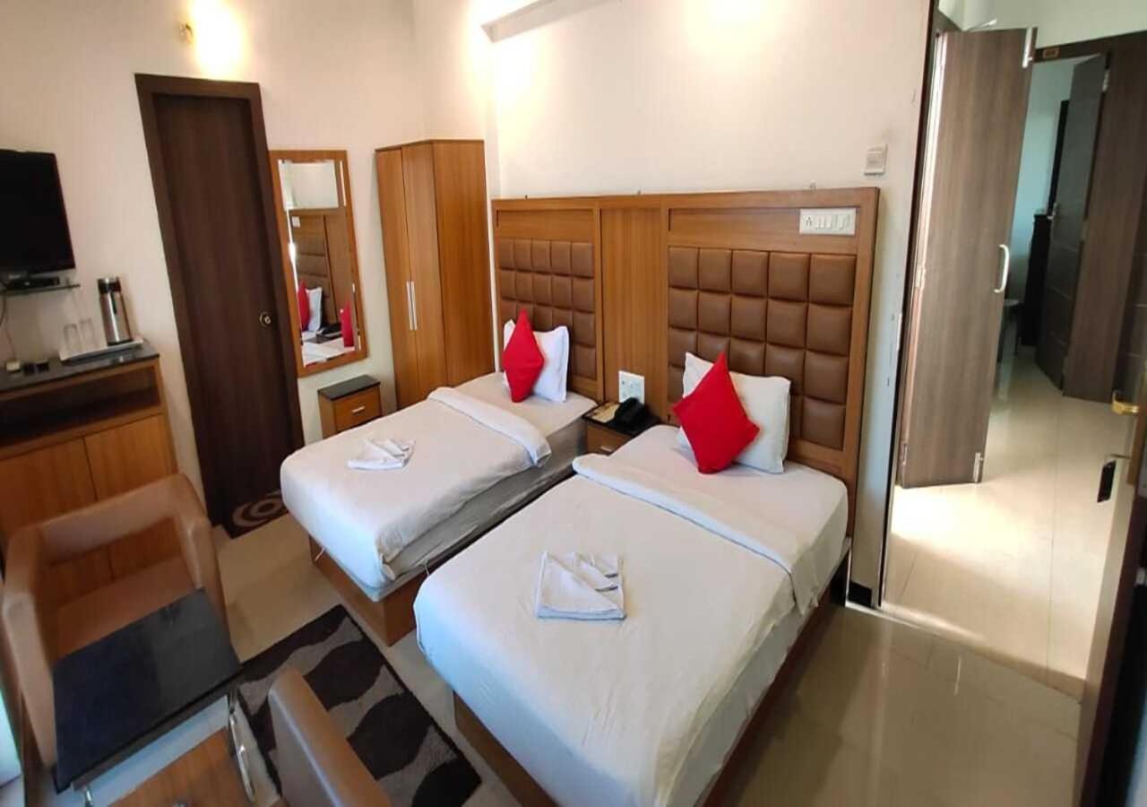 Hotel Swagatam Inn Rajkot Esterno foto
