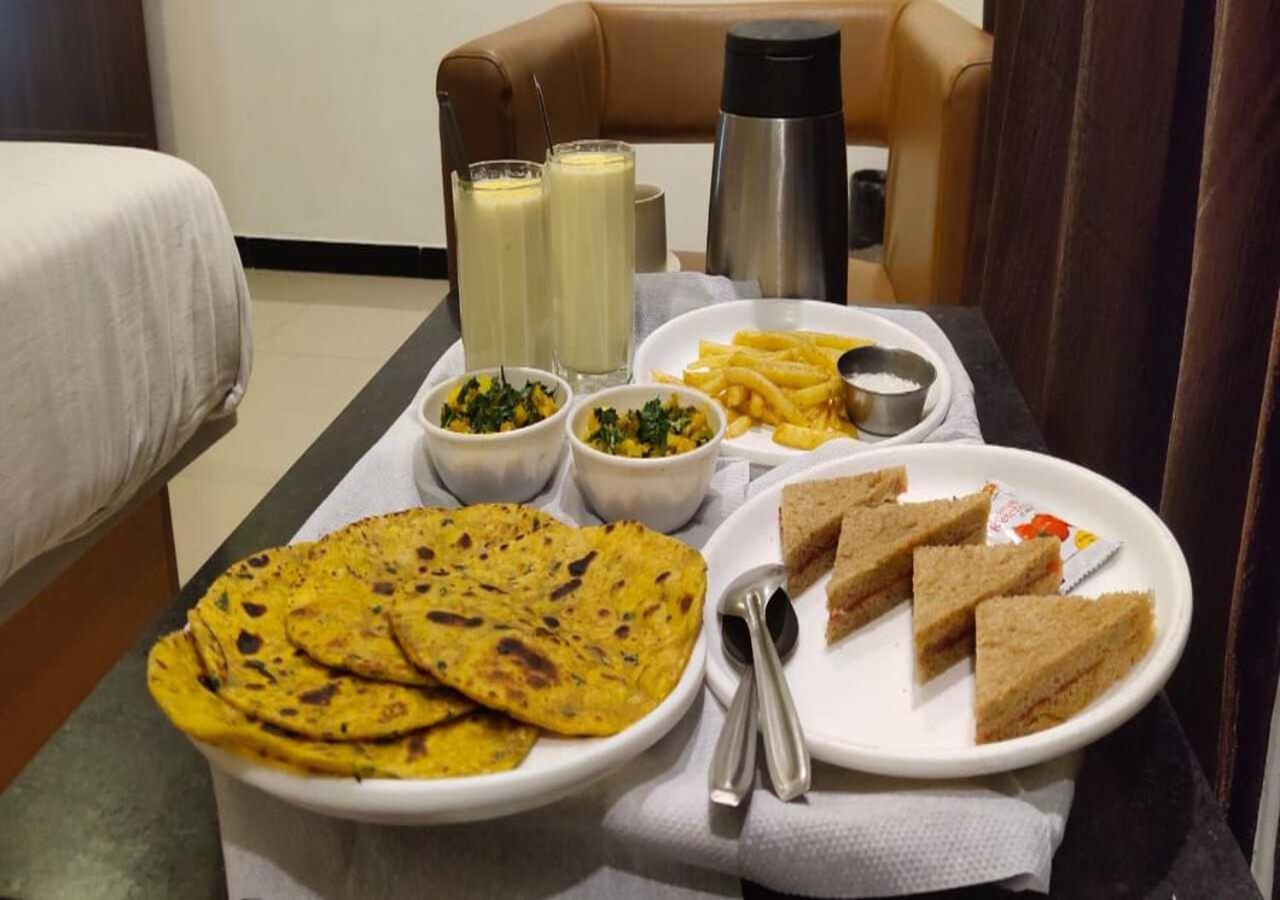 Hotel Swagatam Inn Rajkot Esterno foto